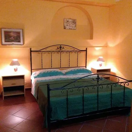 Silvano A 100 Mt Dal Mare Avola